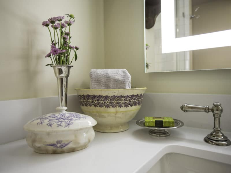 Southern Charm-Upstairs Bathroom 3